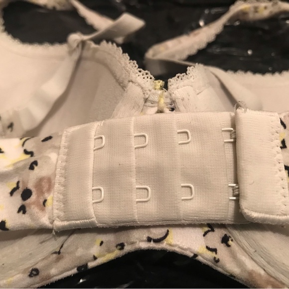 34D Victoria secret bra - Picture 5 of 5